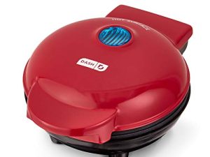 ماكينة شواء محمولة DASH Mini Maker + آلة ضغط بانيني للبرغر أو السندويشات أو الدجاج + وجبات أخرى أثناء التنقل ، الإفطار أو الغداء أو الوجبات الخفيفة مع دليل الوصفات - أحمر