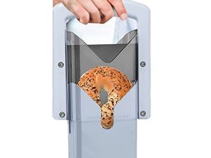 مجموعة Cheer Collection Guillotine Style Bagel Slicer مع درع أمان - شفرة حادة مسننة من الفولاذ المقاوم للصدأ لتقطيع الكعك - تناسب الكعك حتى 2 بوصة بسمك وقطر 4.5 بوصة