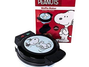 صانع الوافل بالفول السوداني ماركة Uncanny Brands - صنع بسكويتات الوفل Snoopy - أجهزة المطبخ